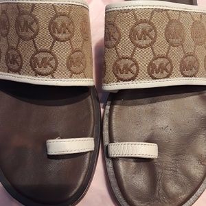Authentic Micheal Kors Toe ring sandals